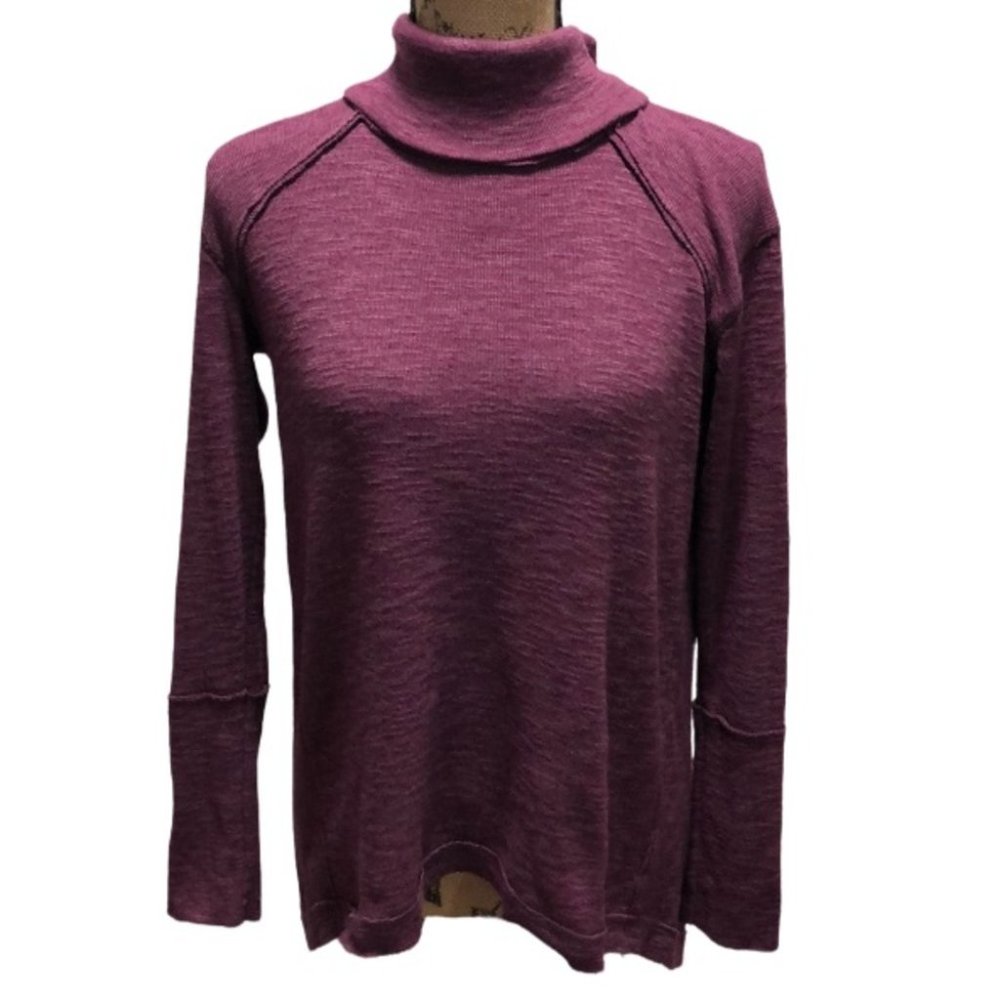 {Free People} Long Sleeve Split Back Turtleneck